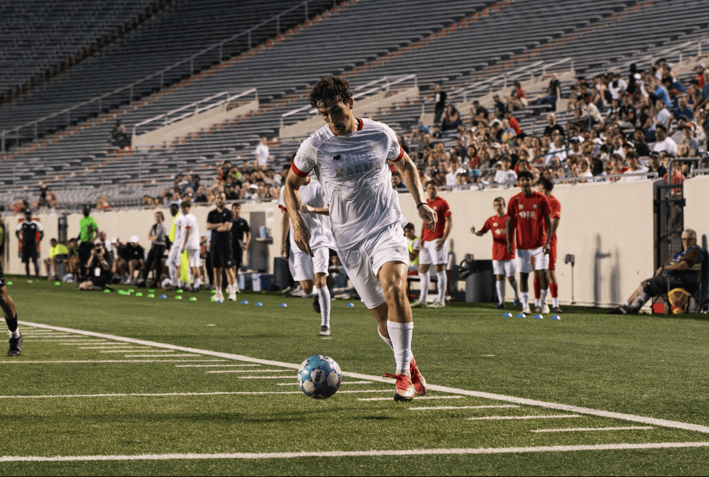 Daniel Losfablos jugando ante público en la fase nacional de USL League Two