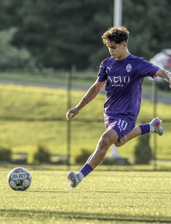Danny Istambouli en accion con AC Connecticut